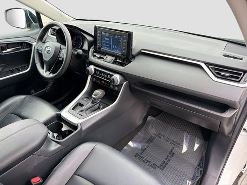 Used 2020 Toyota RAV4 XLE Premium image 14