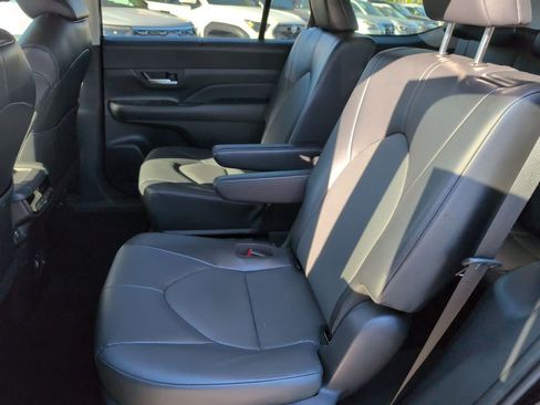 Used 2025 Toyota Grand Highlander AWD image 28