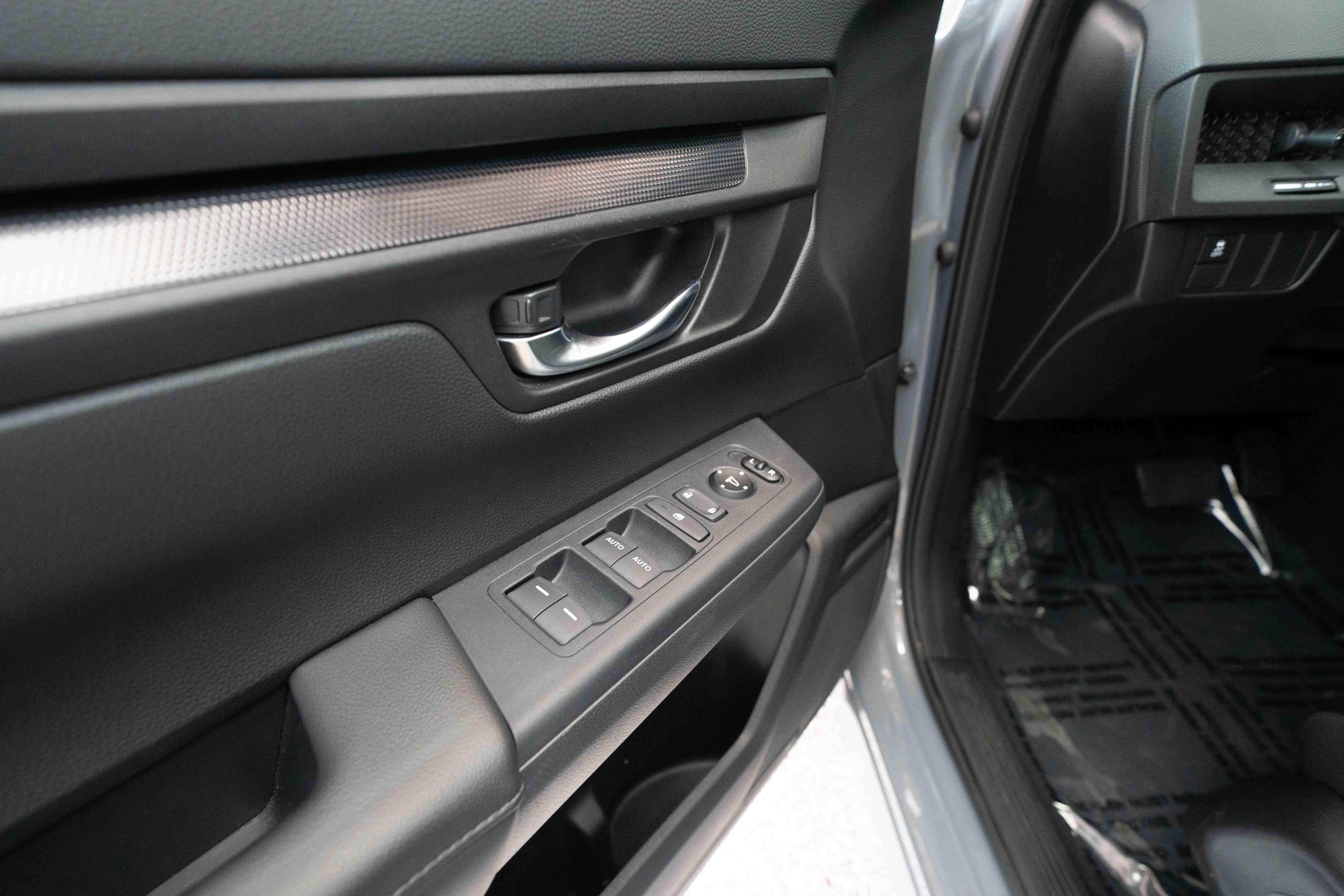 Used 2025 Honda CR-V EX image 7