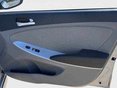 Used 2013 Hyundai Accent GLS image 16