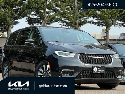 Used 2023 Chrysler Pacifica Touring-L