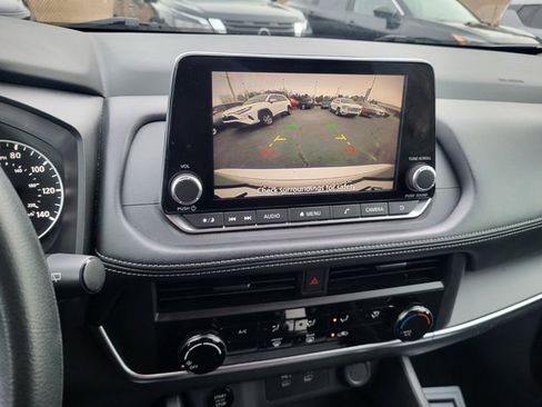 Used 2024 Nissan Rogue S image 18