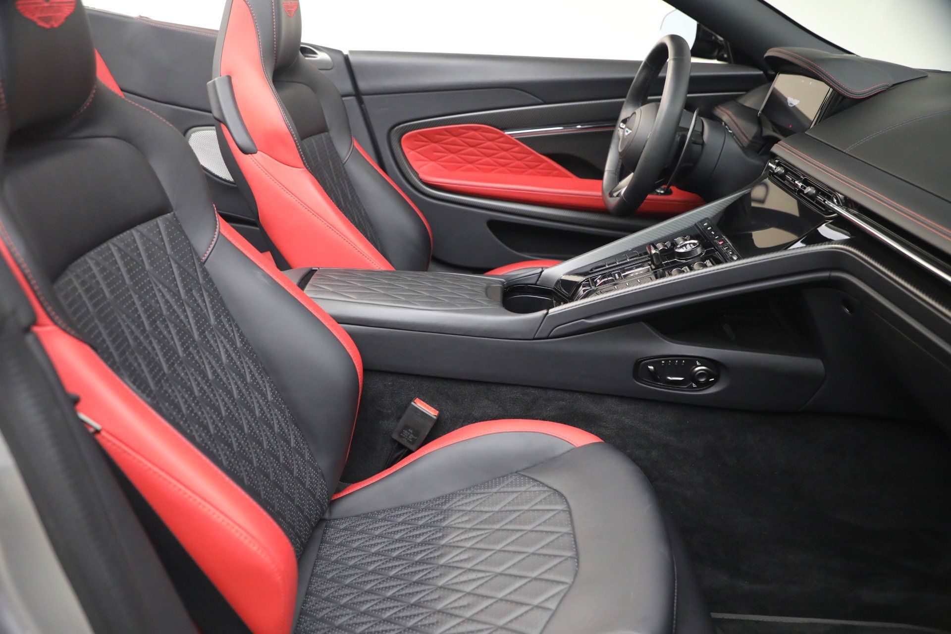 Used 2024 Aston Martin DB12 Convertible RWD image 28