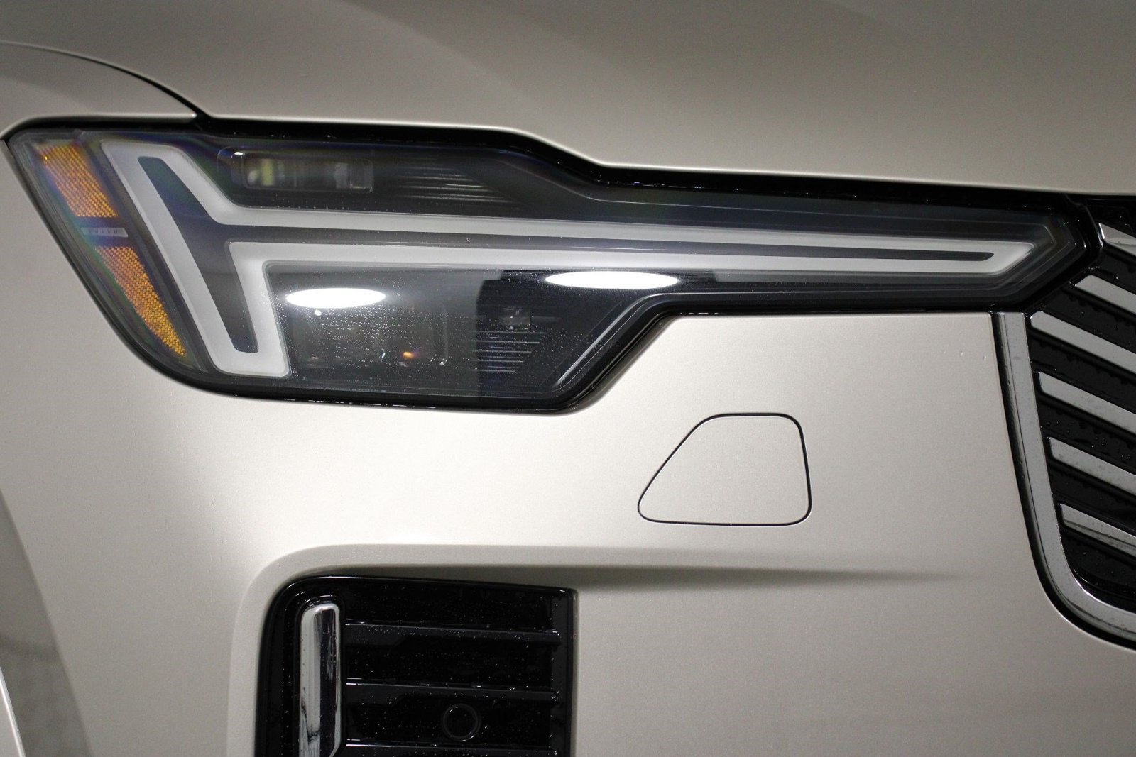 New 2026 Volvo XC90 T8 Plus w/ Protection Package Premier AWD/4WD image 14