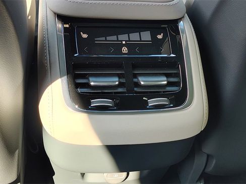 New 2026 Volvo XC90 B6 Core image 28