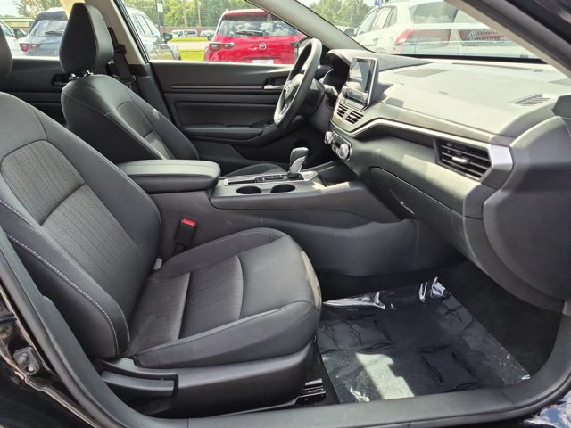 Used 2025 Nissan Altima 2.5 SV FWD image 30
