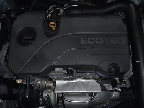 Used 2021 Chevrolet Equinox LS w/ LPO, Floor Liner Package image 30