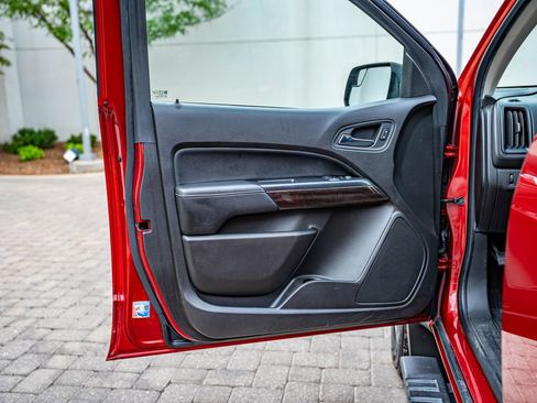 Used 2015 GMC Canyon SLE RWD image 18