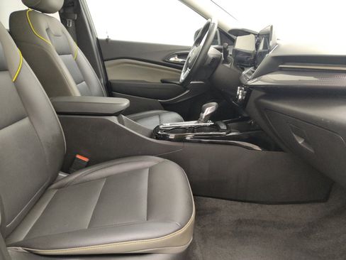 Used 2025 Chevrolet Trax ACTIV w/ Sunroof Package FWD image 21