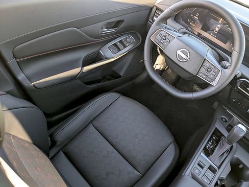 New 2026 Nissan Sentra SR w/ SR Premium Package FWD image 20
