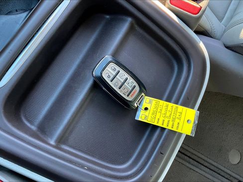 Used 2017 Chrysler Pacifica Touring-L image 36