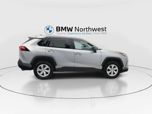 Used 2025 Toyota RAV4 LE AWD/4WD image 4
