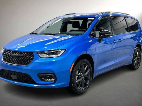 New 2026 Chrysler Pacifica Select w/ S Appearance Package image 2