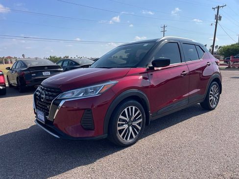 Certified 2023 Nissan Kicks SV FWD image 3