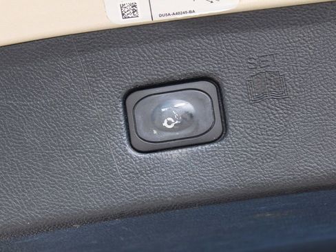 Used 2018 Ford Edge Titanium image 11