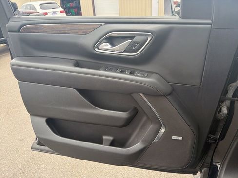 Used 2024 Chevrolet Suburban Premier RWD image 12