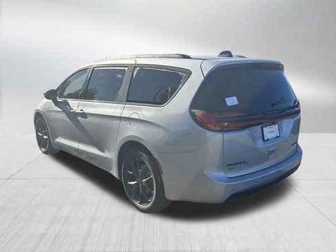 New 2026 Chrysler Pacifica Limited w/ S Appearance Package image 7