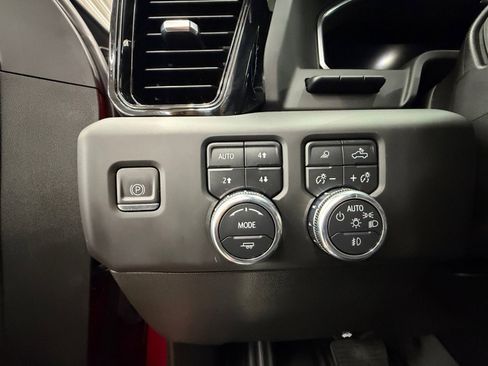 Used 2023 GMC Sierra 1500 AT4 w/ Technology Package AWD/4WD image 26
