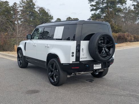 New 2026 Land Rover Defender 110 X-Dynamic SE image 7