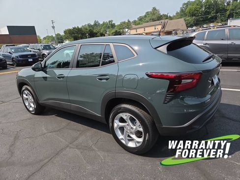 New 2026 Chevrolet Trax LS w/ LS Convenience Package FWD image 5