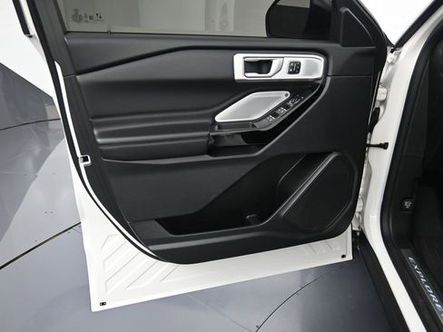 Certified 2023 Ford Explorer Platinum w/ Technology Package image 10