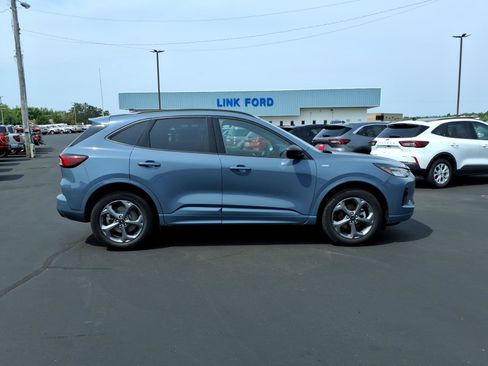 Used 2023 Ford Escape ST-Line w/ Tech Pack #1 AWD/4WD image 7