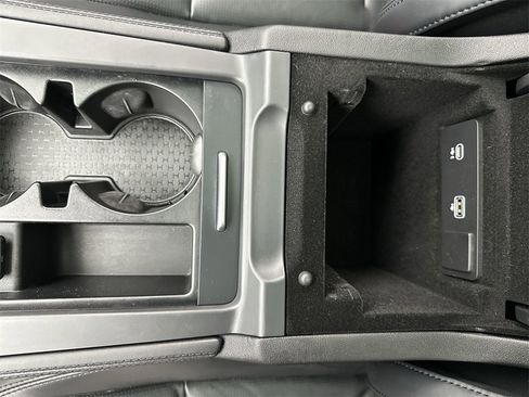 Used 2023 Jaguar F-PACE SVR image 21