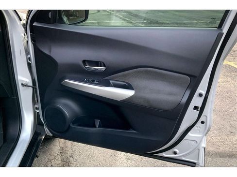 Used 2020 Nissan Kicks SV image 25