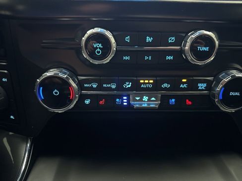 Used 2022 Ford F150 Lariat w/ Equipment Group 502A High image 41