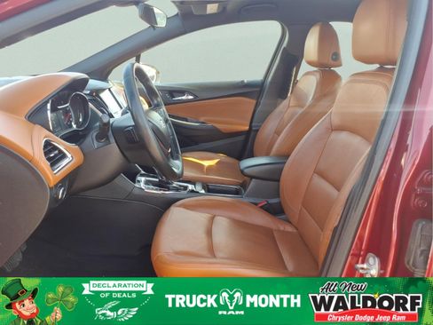 Used 2018 Chevrolet Cruze Premier image 12