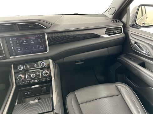 Used 2023 GMC Yukon Denali w/ Advanced Technology Package AWD/4WD image 29