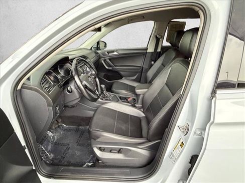 Used 2018 Volkswagen Tiguan SE FWD image 10