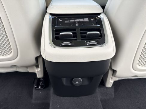 New 2026 Volvo XC90 B6 Ultra w/ Lounge Package AWD/4WD image 38