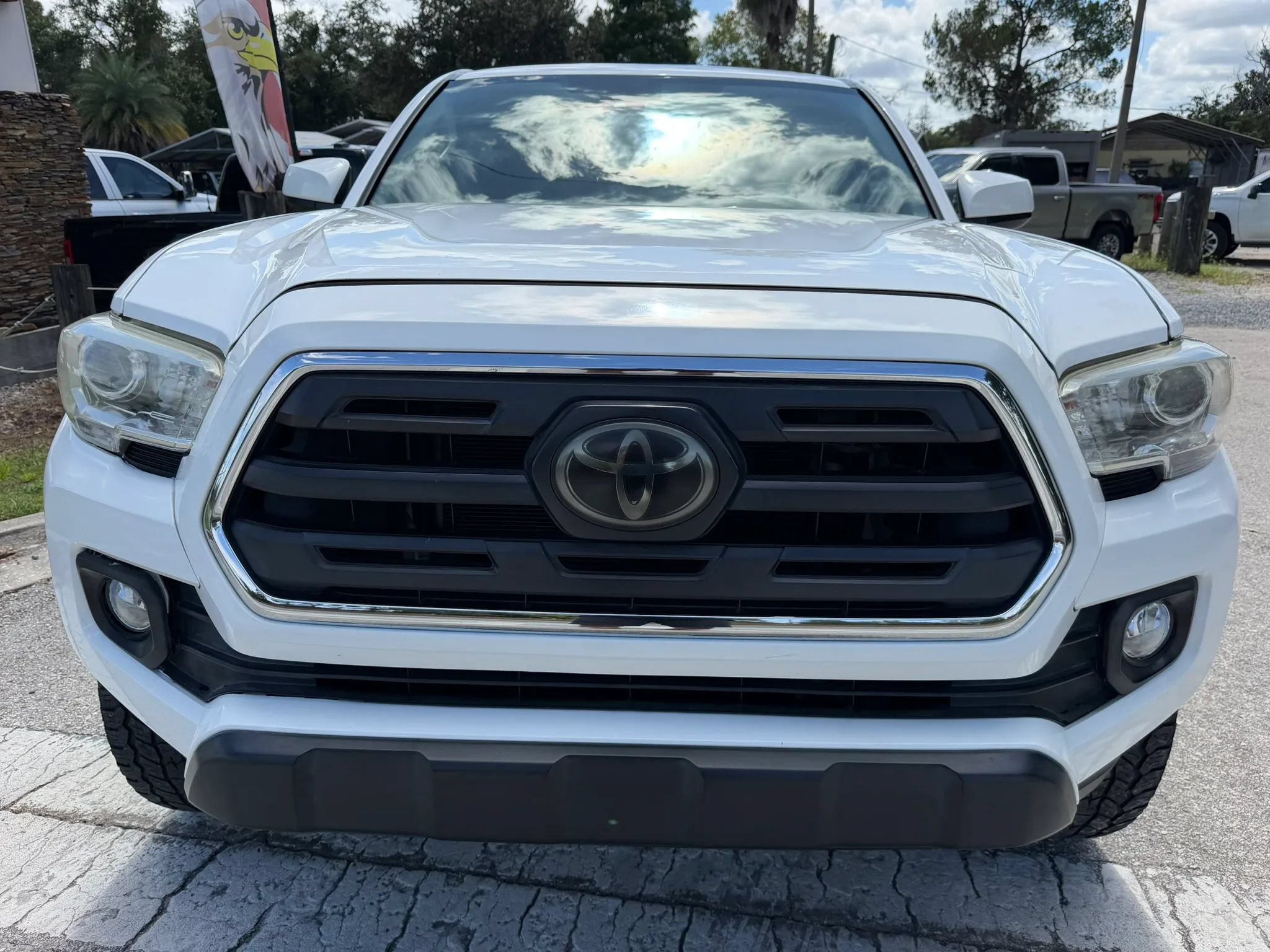 Used 2018 Toyota Tacoma SR5 AWD/4WD image 2