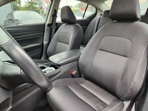 Used 2024 Nissan Altima 2.5 SV w/ SV Premium Package FWD image 7
