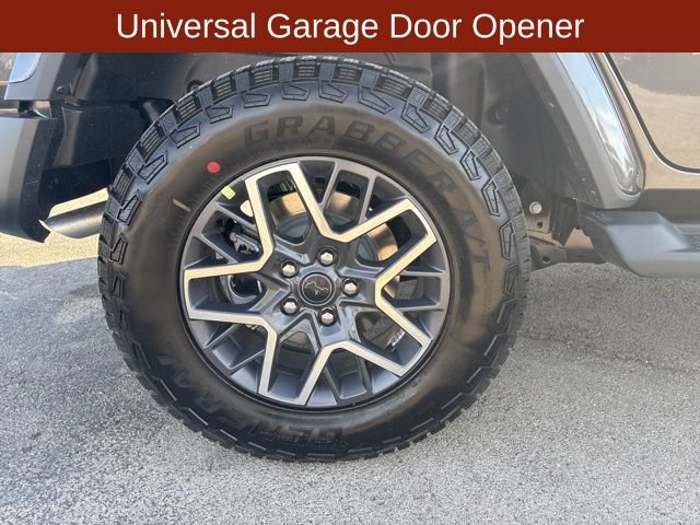 New 2026 Jeep Wrangler Unlimited Sahara w/ Whitecap Package AWD/4WD image 14