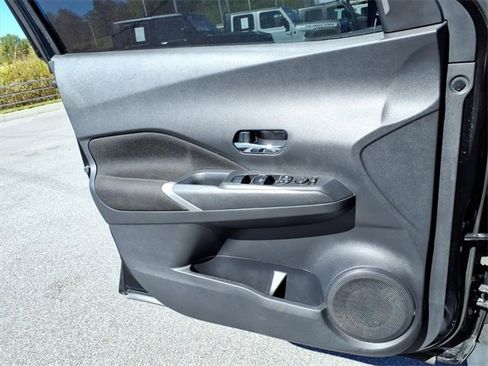 Used 2022 Nissan Kicks SV image 26