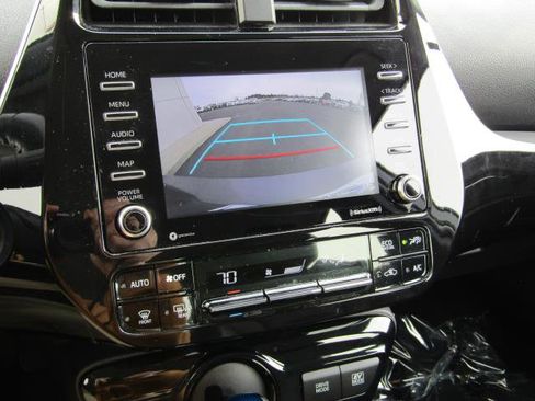 Used 2021 Toyota Prius XLE image 22