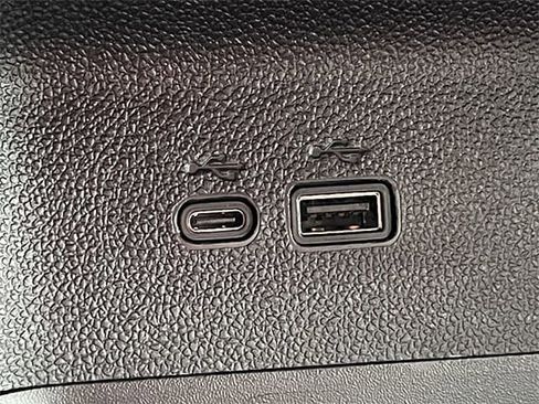 Used 2024 Chevrolet Traverse LT image 19