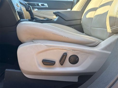 Used 2019 Ford Explorer Limited image 11