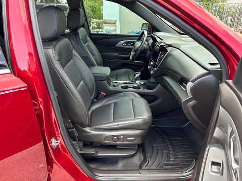 Used 2022 Chevrolet Traverse LT FWD image 6