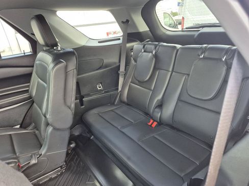 Used 2024 Ford Explorer XLT w/ Equipment Group 202A RWD image 11