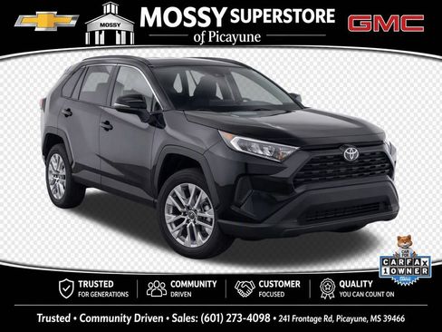 Used 2025 Toyota Corolla Cross LE FWD image 2