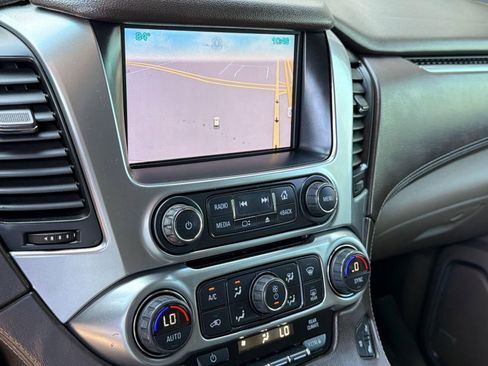 Used 2015 Chevrolet Suburban LTZ RWD image 23