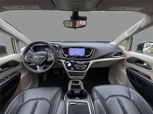 Used 2023 Chrysler Pacifica Touring-L FWD image 22