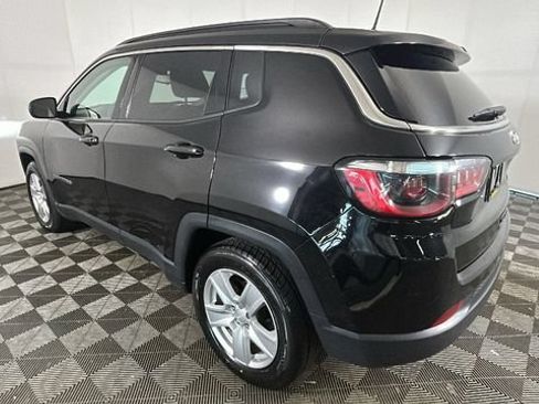 Used 2022 Jeep Compass Latitude FWD image 4