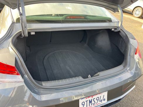 Used 2025 Hyundai Elantra Limited image 30