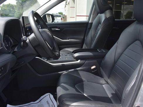 Used 2023 Toyota Highlander XLE FWD image 15