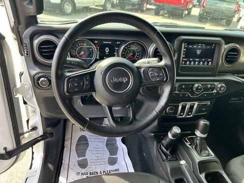 Used 2022 Jeep Wrangler Sport AWD/4WD image 23