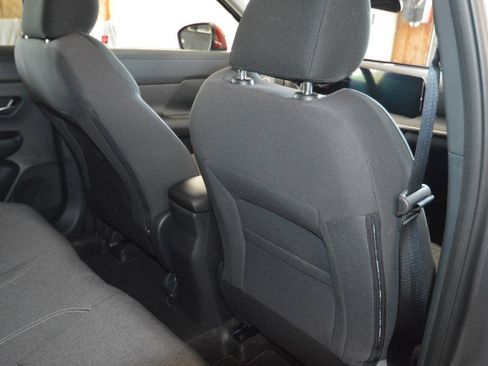 Used 2025 Nissan Kicks SV AWD/4WD image 15